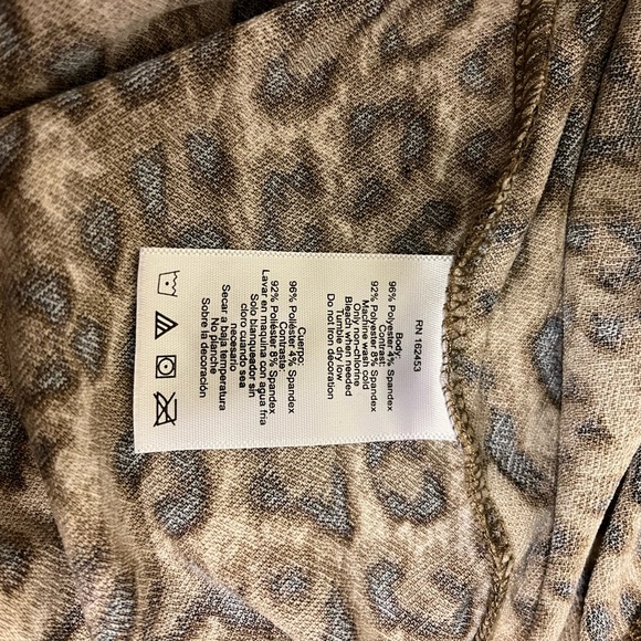 Vivianne  Rose leopard print top medium - Picture 7 of 9